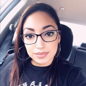 Meet your Posher, Yvette